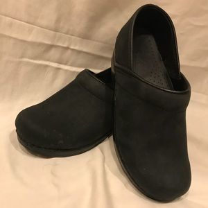 Black leather Dansko clogs